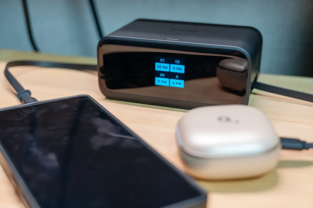Anker Nano Charging Stationは複数デバイスを同時に充電可能