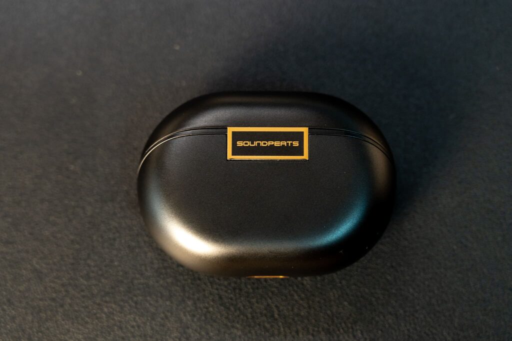 SOUNDPEATS Air5 Pro+ケース裏面の外観