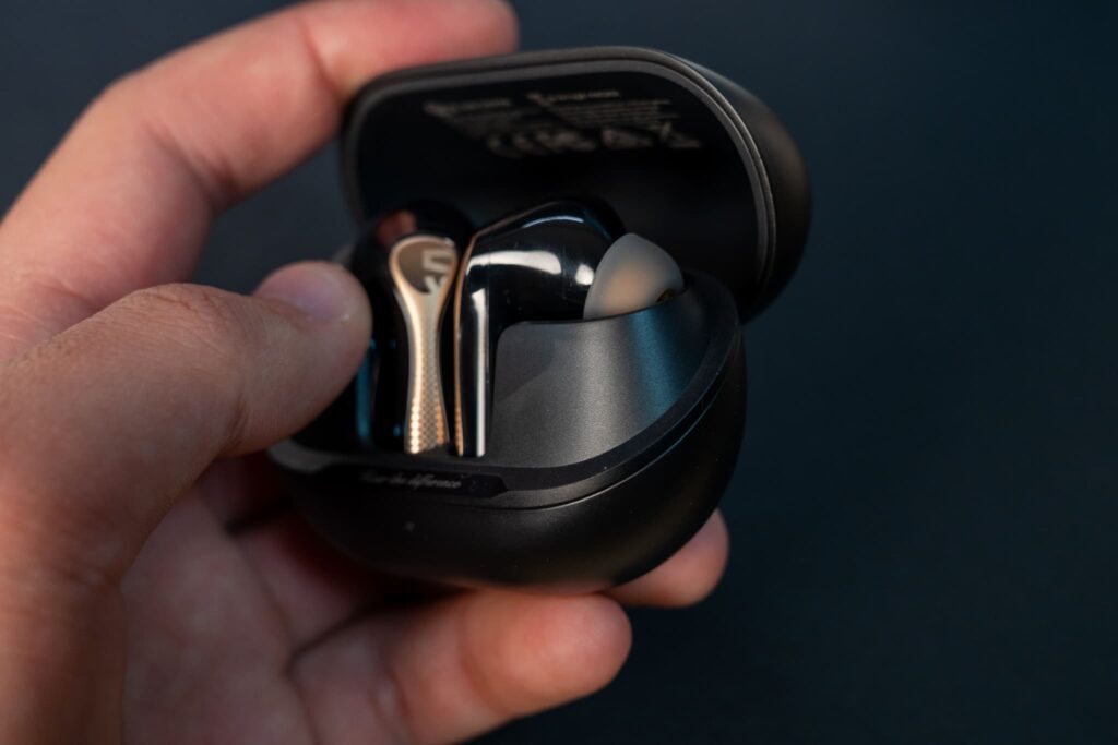 SOUNDPEATS Air5 Pro+手持ち画像