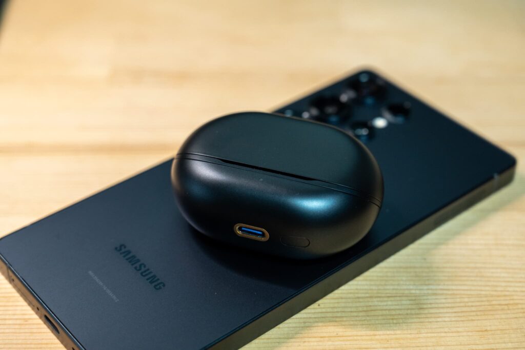 SOUNDPEATS Air5 Pro+は無線充電非対応