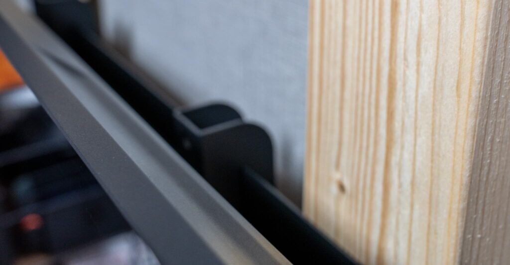 テレビハンガー上部