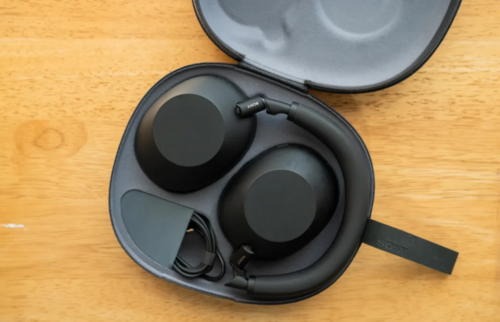 WH-1000XM6ケースの中身