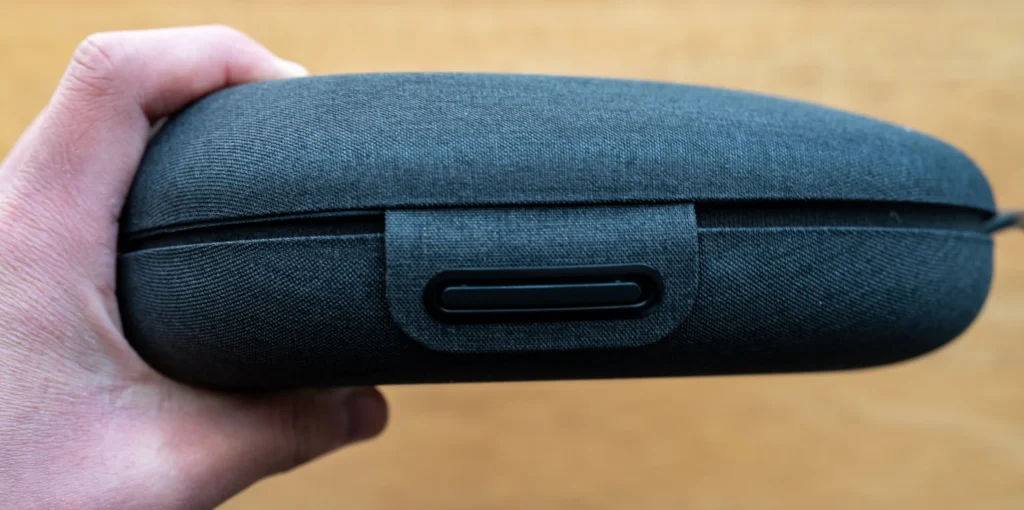 WH-1000XM6のケースはマグネットタイプ