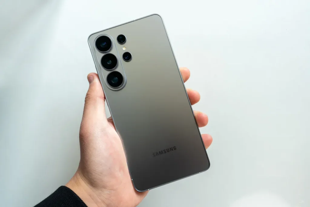 Galaxy S26 Ultra 手に持った感じ