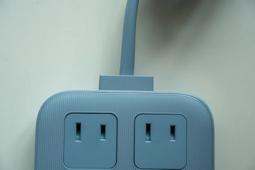 Anker Nano Charging Station  (6-in-1, 67W)の根本は取り外せない