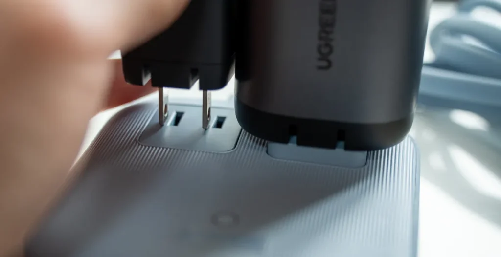 Anker Nano Charging Station  (6-in-1, 67W) は大きい充電器を使えない