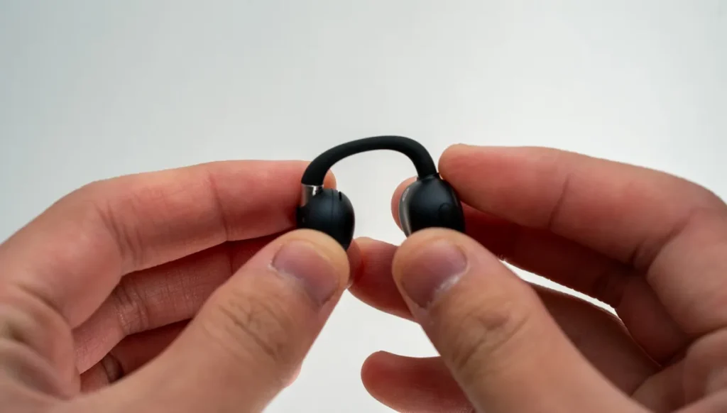 EarFun Clip 2のブリッジ部分は柔らかい