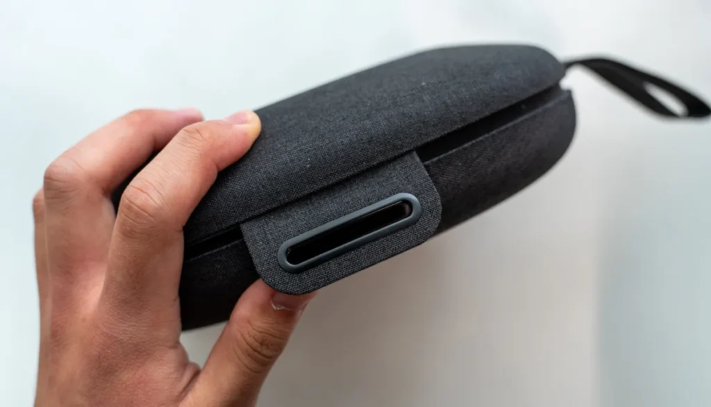 WH-1000XM6のケースは開けやすい