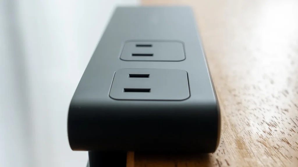Anker Nano Power Strip上部のACアダプタ部分