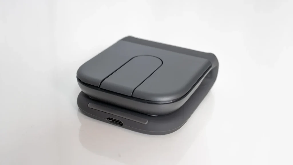 Logicool Mobi Foldを折りたたんだ時の様子
