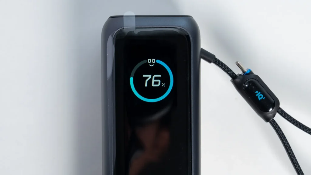 Anker Power Bank (25000mAh, Built-In & 巻取り式USB-Cケーブル)