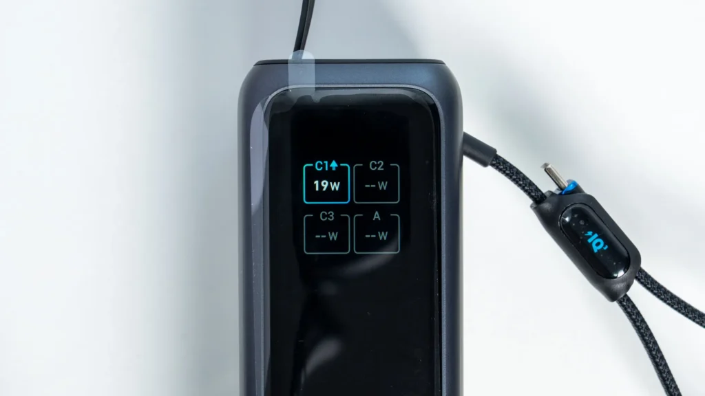 Anker Power Bank (25000mAh, Built-In & 巻取り式USB-Cケーブル)