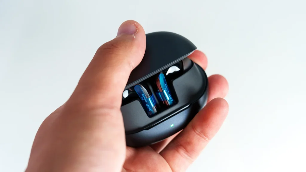 SOUNDPEATS Air6 Proのケースは片手で開けられない