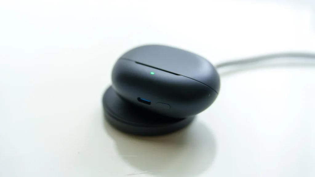 SOUNDPEATS Air6 Proは無線充電対応