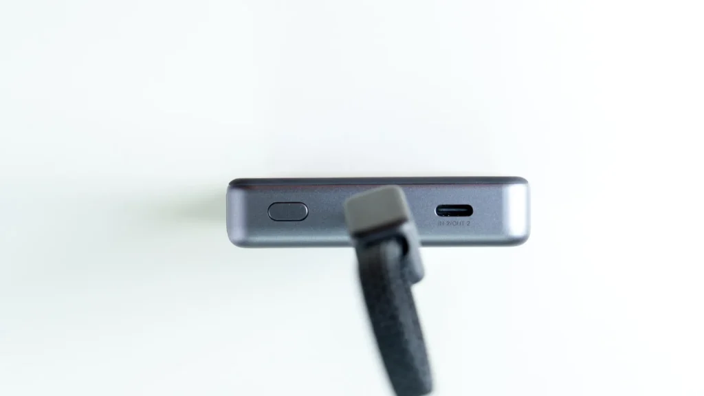 UGREEN MagFlow Pro 10000mAh マグネット式モバイルバッテリー 25Wの底面