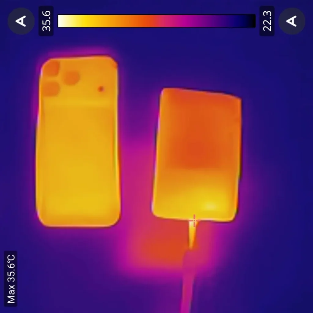 有線充電では35.6℃を計測