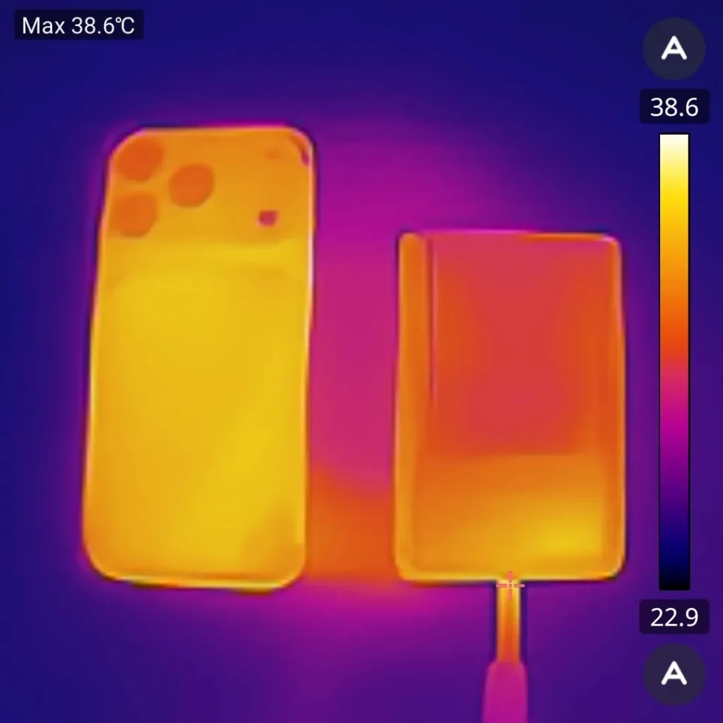 ワイヤレス充電では38.6℃を計測